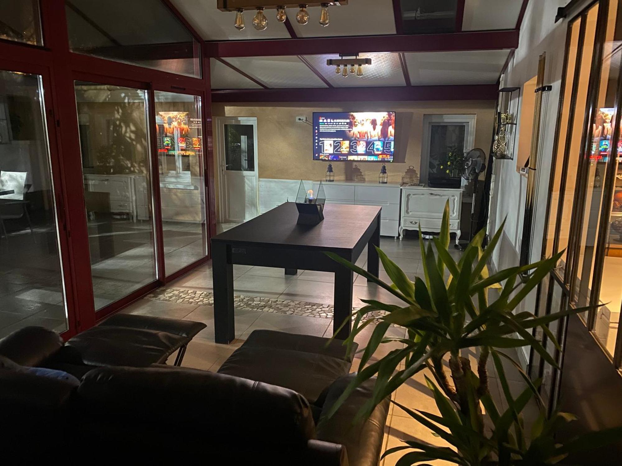 Dependance Avec Billard A Proximite Zenith Rouen Hotel Льо Гранд Кевили Екстериор снимка